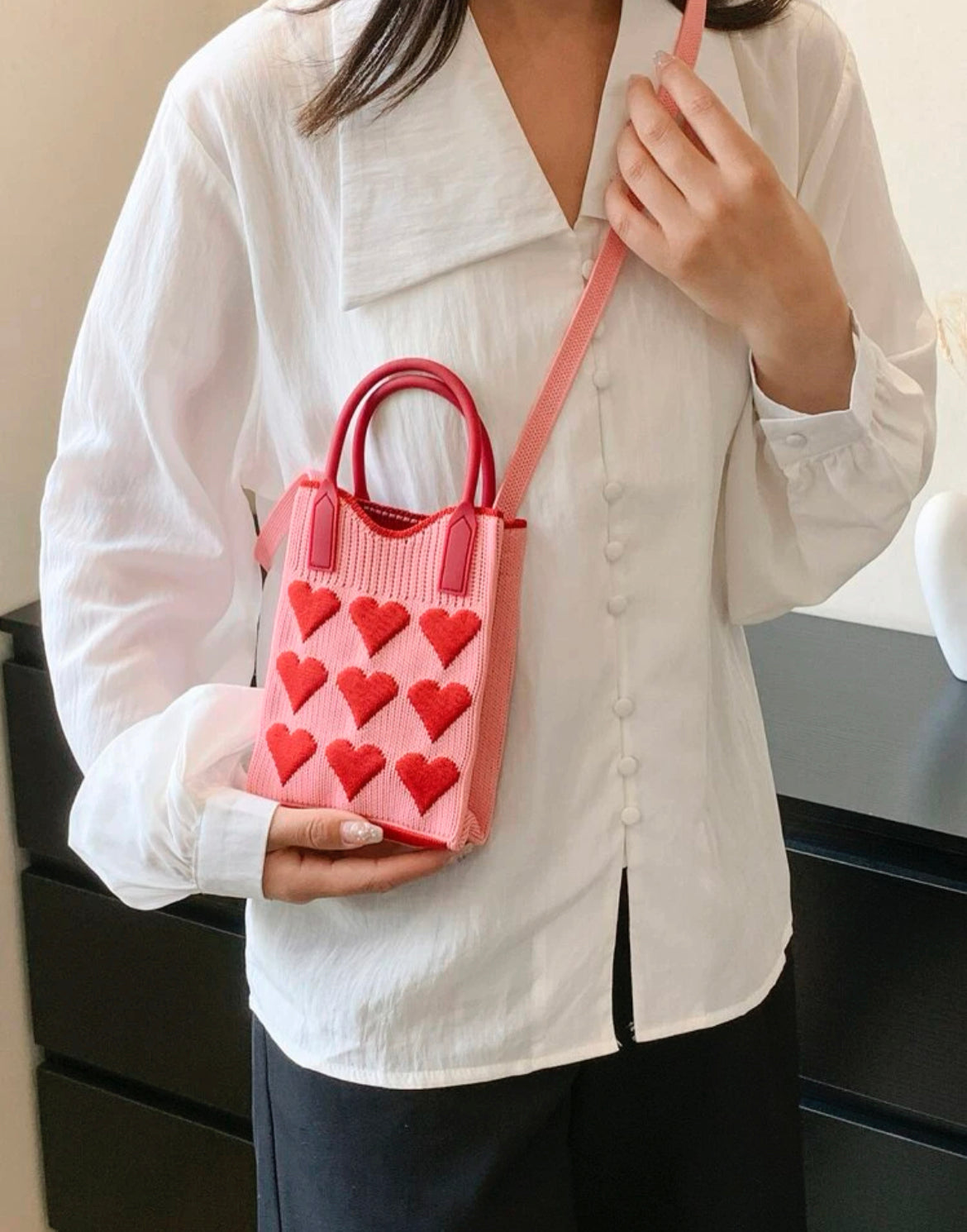 Queen of Hearts Sling Bag (Red)